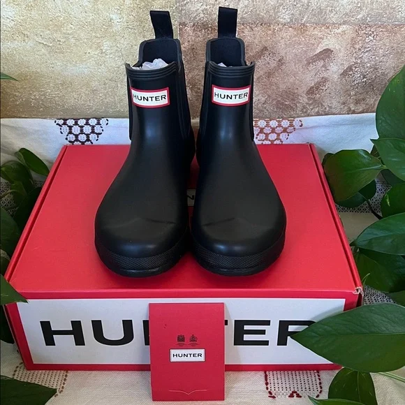 NEW Hunter Women’s Original Chelsea Waterproof Rubber Ankle Rain Boots, Size 7 - Picture 3 of 16